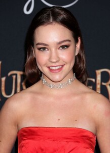 sadie-stanley-the-nutcracker-and-the-four-realms-premiere-in-hollywood-2.jpg