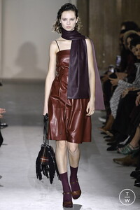 salvatore-ferragamo-aw19-0025-cab59c.thumb.jpg.a6825ed7193af74be7c09373f54fe5b5.jpg