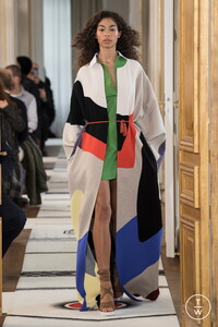 schiaparelli-pe2018-look-01-7b043c.thumb.jpg.906f00931efd8828f9e8b69e7c1471f9.jpg