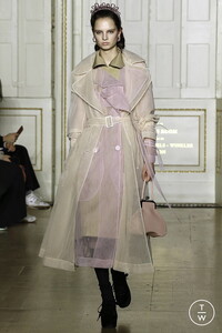 simone-rocha-aw19-aw19-0005-70b862.thumb.jpg.242122f66312d51294815e4299a6efec.jpg