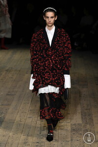 simone-rocha-ss20-0030-bc1418.thumb.jpg.7259e79ff9b9da00fdeeba778adbe6e8.jpg