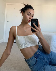 sofia-super-crop-blouse-milk-detail-bv44188pu_1590112780.thumb.jpg.1342ad6fe140fa3d2e7e1100aef03e4d.jpg