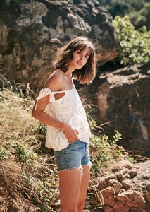 sonia-top-embroided_cotton_yellow_polka_dot-nr2cwkqmdaumf7twvw0f.jpg