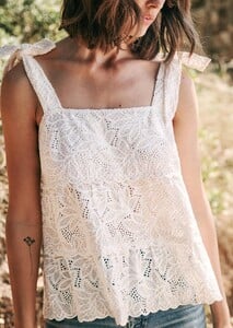 sonia-top-embroidered_cotton_yellow_polka_dot-rfsrgjxxwbvmfdzoe3so.jpg