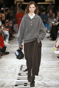 stella-mc-cartney-aw19-0027-ee564c.thumb.jpg.3929cfa4c567b4b2ea24d627d96140fd.jpg