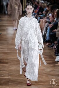 stella-mccartney-aw20-0005-af1427.thumb.jpg.a3e8d8787989751318b192f52b6d1fb2.jpg