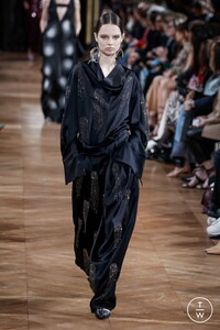 stella-mccartney-aw20-0048-5882d8.thumb.jpg.fdd81e05fc739e64f919f77105826f3b.jpg