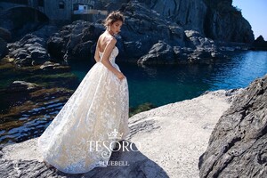 tesoro-2018-wedding-gown-bridal-collection-021.jpg