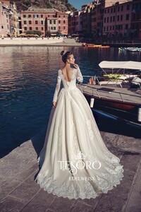 tesoro-2018-wedding-gown-bridal-collection-048.jpg