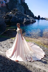 tesoro-2018-wedding-gown-bridal-collection-107.jpg