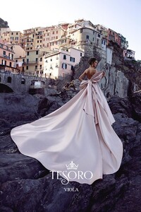 tesoro-2018-wedding-gown-bridal-collection-125.jpg