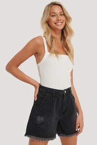 trendyol_raw_hem_detailed_denim_shorts_1494-003340-0002_01j.jpg