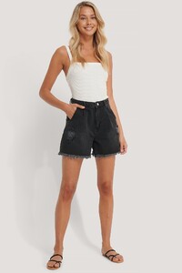 trendyol_raw_hem_detailed_denim_shorts_1494-003340-0002_05c.jpg