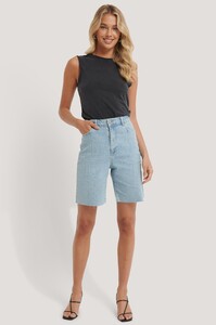 trendyol_stich_detailed_denim_shorts_1494-003342-0003_05c.jpg