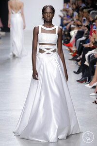 valentin-yudashkin-ss18-0040-056580.thumb.jpg.ef610d20028faf207db2df4f39cf055b.jpg
