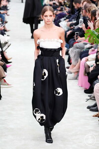 valentino-aw18-0054-99b7a8.thumb.jpg.d6f1b10eae9c28b1cf2ec0c904c08492.jpg