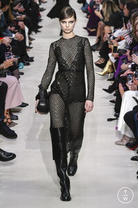 valentino-aw20-0028-cd6192.thumb.jpg.e92968c62b1122335325b04009fafa28.jpg