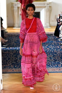 valentino-ss17-0115-1afbbe.thumb.jpg.be2879791915a86fd8eaa04c84ef243e.jpg