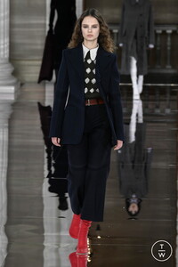 victoria-beckham-aw20-0022-858319.thumb.jpg.f6d8c8ca8e344fae2ef5f2ed651302f6.jpg