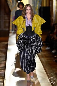 vivienne-westwood-aw20-0042-781506.thumb.jpg.1d01b99dd22704b5c3bb6a03222ae3f2.jpg