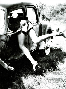 von_Unwerth_Vogue_Italia_December_1994_07.thumb.png.6b1aa753da60ac93ab6144712f00e0df.png