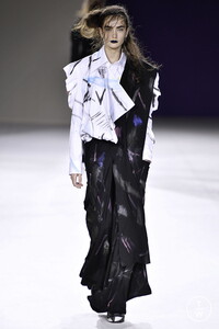 yohji-yamamoto-aw19-0011-33a132.thumb.jpg.4e8ddbe37caeed137211b83203889c86.jpg