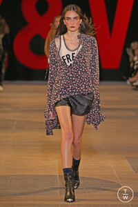 zadig-and-voltaire-ss19-0034-92015a.thumb.jpg.8318e6f364aae459e8ffe01ba6dac947.jpg