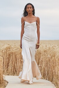 00001-Jacquemus-Spring-21.thumb.jpg.135d9209ee6450dd78918f0b93da3037.jpg