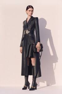 00003-ALEXANDER-MCQUEEN-PRE-FALL-20.thumb.jpg.0c9c10b6c84599dfd0b031c19038639a.jpg