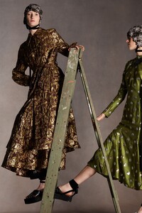 00003-Erdem-Pre-Fall-20.thumb.jpg.9c9defd5e906588ccdb11c70e3220127.jpg