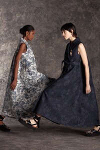 00004-Erdem-Pre-Fall-20.thumb.jpg.9630f3b57799bec494569624147f2cf2.jpg