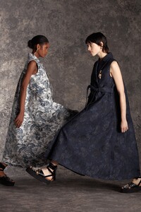 00004-Erdem-Pre-Fall-20.thumb.jpg.b949600277dd26f2a03918a3659cfd15.jpg