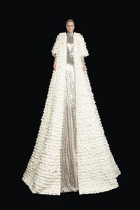 00004-Valentino-Couture-Fall-2020.thumb.jpg.2ae278df74f5ecfd237e4335f075fa9b.jpg