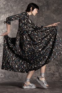 00005-Erdem-Pre-Fall-20.thumb.jpg.d367e19bb5803c1cecb196a56166d16e.jpg