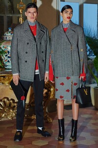00005-Versace-Pre-Fall-2020.thumb.jpg.027d75d3546daf03b2ba9cb648df7c43.jpg