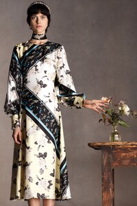 00006-Erdem-Pre-Fall-20.thumb.jpg.316b494b014e64668c93d3852f2da31d.jpg
