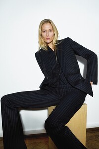 00007-Victoria-Beckham-Pre-Fall-2020.thumb.jpg.2bcad9a41fb1ecf2f63031783a789b5d.jpg