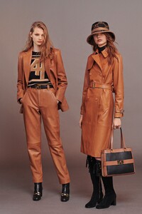 00008-Alberta-Ferretti-Pre-Fall-20.thumb.jpg.9705323594c70309187ee65383c04525.jpg