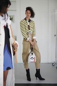 00008-LOUIS-VUITTON-RESORT-21.thumb.jpg.1124f0bf71986a640f825e6f7945f020.jpg