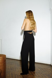 00008-Victoria-Beckham-Pre-Fall-2020.thumb.jpg.35951e3c2ebc4d64374c7a29e5544afc.jpg