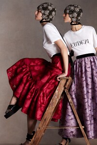 00009-Erdem-Pre-Fall-20.thumb.jpg.cc54c2e3f4c848e0000bcab03eddf087.jpg