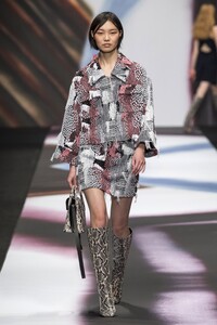 00009-Maryling-Fall-2019-ready-to-wear.thumb.jpg.9f11463b6c3024249bef5e41239b33aa.jpg