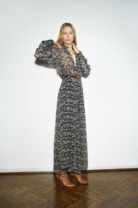 00009-Victoria-Beckham-Pre-Fall-2020.thumb.jpg.a6241c01ec33bd0e6c11bf5678239ba4.jpg