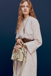 00010-Chloe-Pre-Fall-20.thumb.jpg.b1f5630c01877ca990b5ebde213fcdcd.jpg