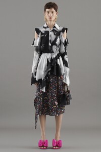 00012-OFF-WHITE-RESORT-21.thumb.jpg.a3bd6634e81d05a8281a93eba62942f4.jpg