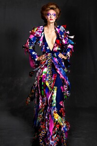 00013-RDVK-Couture-Fall-20-credit-Marijke-Aerden.thumb.jpg.e4648d33558edcfd5503f38c4206d900.jpg
