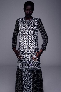 00014-CHANEL-COUTURE-FALL-20-Credit-Mikael-Jansson.thumb.jpg.893b50aac671827b164ca52006137e51.jpg