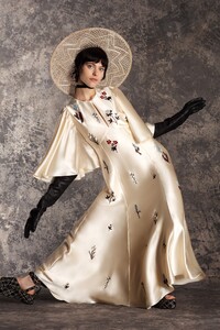 00014-Erdem-Pre-Fall-20.thumb.jpg.f010211fde87f0aa6a45a7cd630ca83b.jpg