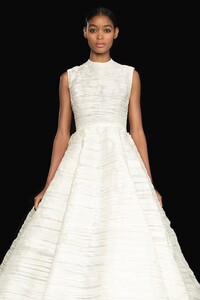 00015-Valentino-Couture-DETAILS-Fall-2020.thumb.jpg.71f9384216cb8ae533a4c5f0c7b5c406.jpg