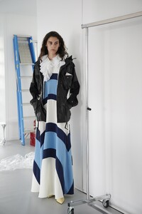 00017-LOUIS-VUITTON-RESORT-21.thumb.jpg.301ee9fd48246590b85ced0f7908906a.jpg